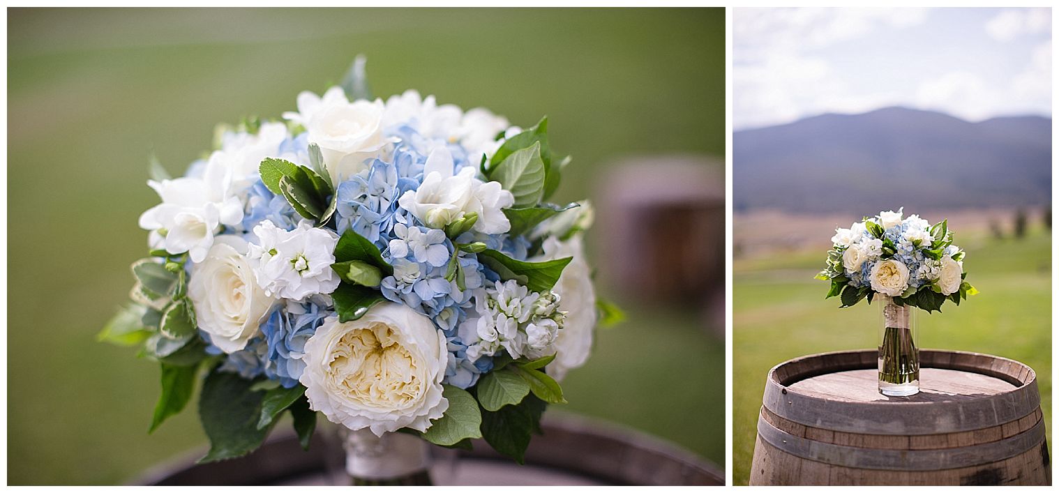 キーストーン牧場の結婚式の会場で山の中でバレル上の花嫁の花束のサイト。