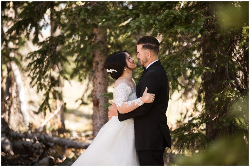 Colorado mountain wedding photographer capture bride and groom kissing during their first look