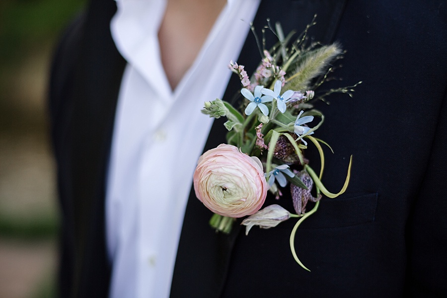 groom's fun boutonniere with pastel colors