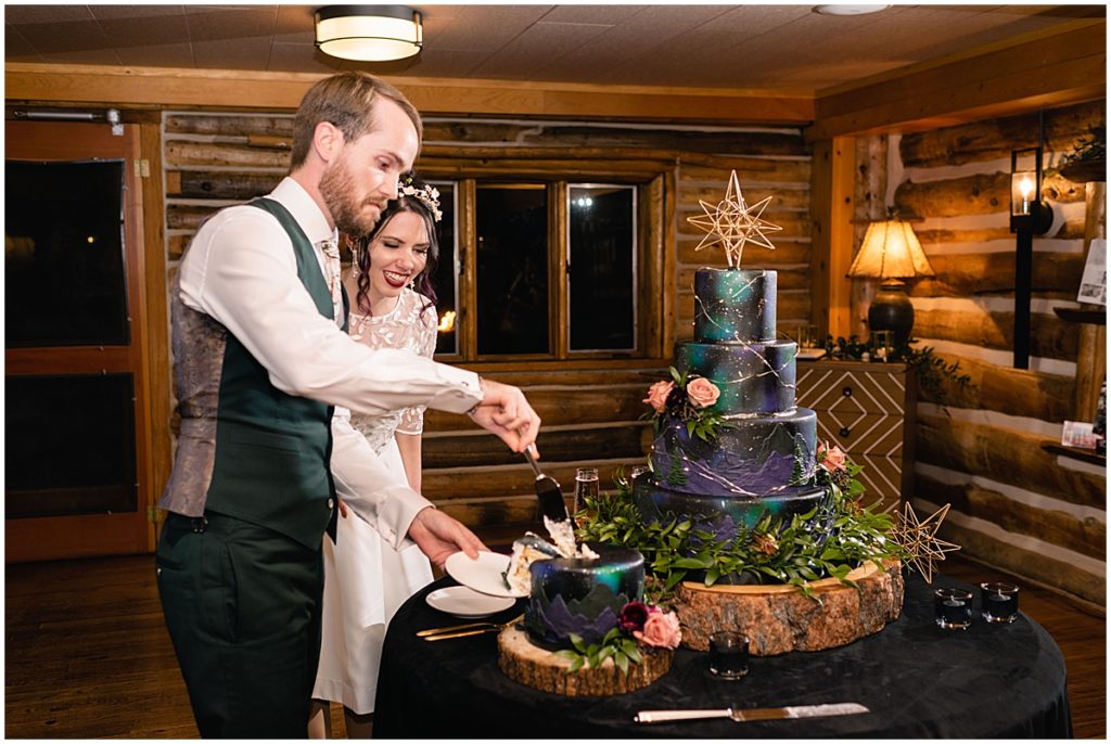 Bride and groom cutting cake at Keystone Ranch