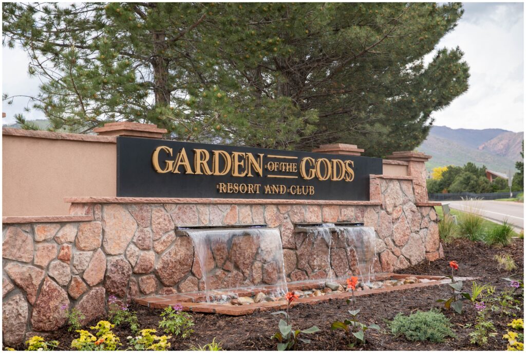 Sign to Garden of the Gods Resort