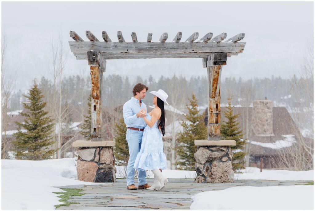 Couple at main entrance of Devil's Thumb Ranch