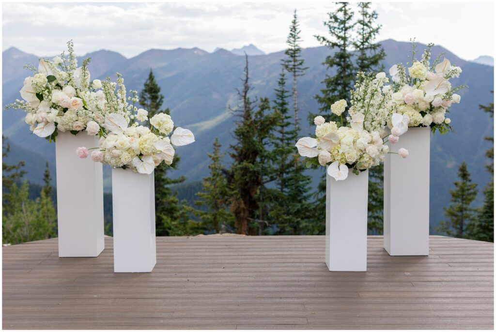 Floral arraignments for ceremony stop 