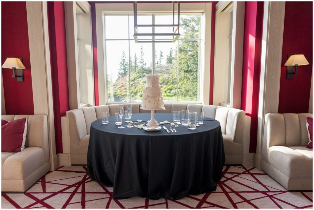 Reception room with main table Aspen Mountain Club